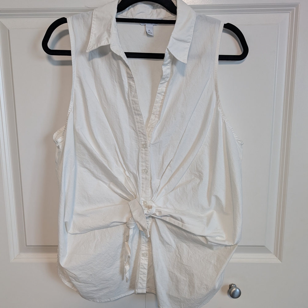 Nine West White Sleeveless Button Down Top